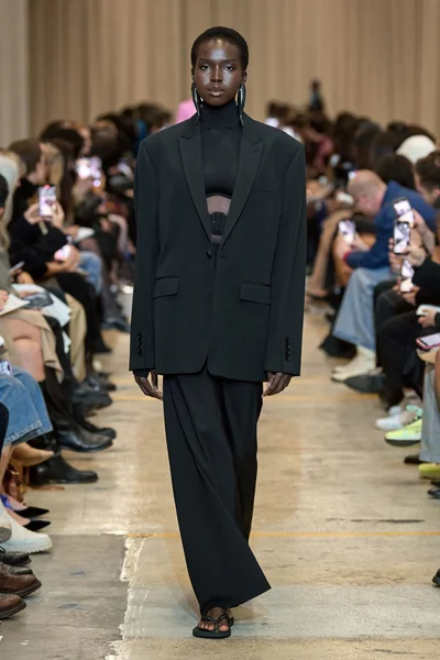 Look 30